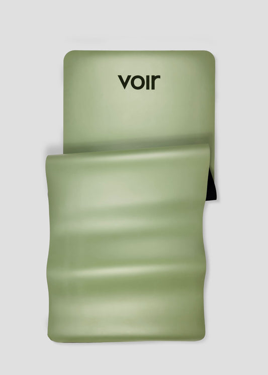 Mat, essential, verde, green, jungle yoga, pilates, premium, PU, antideslizante, caucho natural, amortiguación, eco-friendly, duradero, VOIR, esterilla, práctica, cómodo, profesional, libre de químicos, REACH, ROHS, antimicrobiano.
