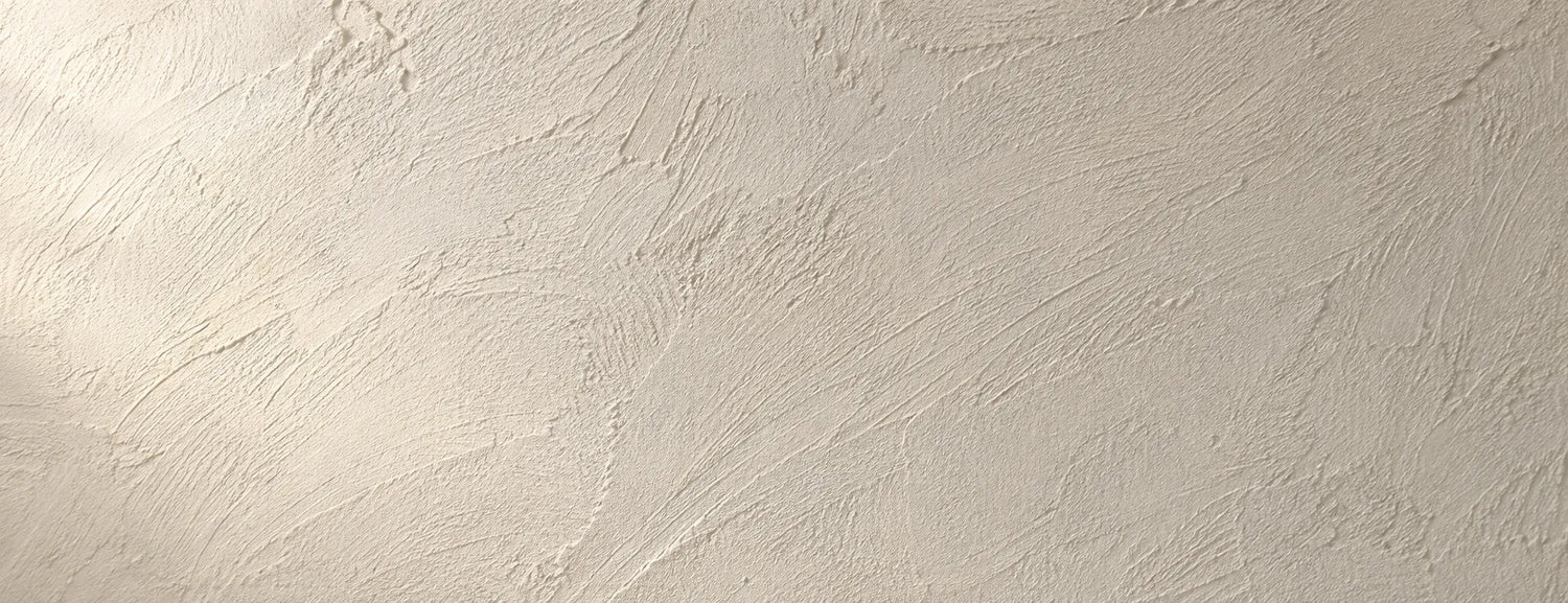 Muro de estuco claro con luz difusa